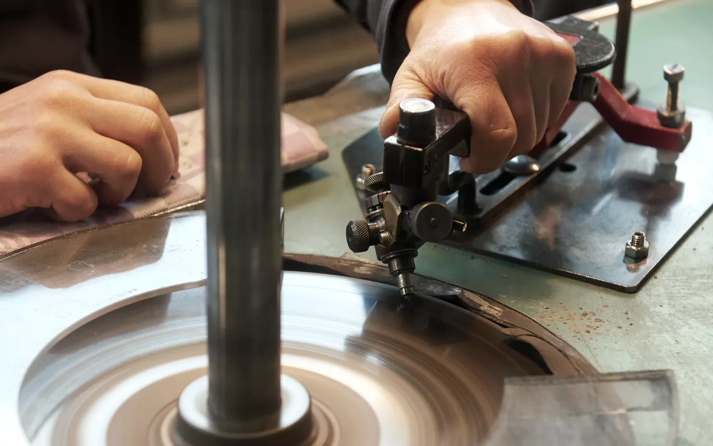 Cutting and Polishing of Rough Gemstones
